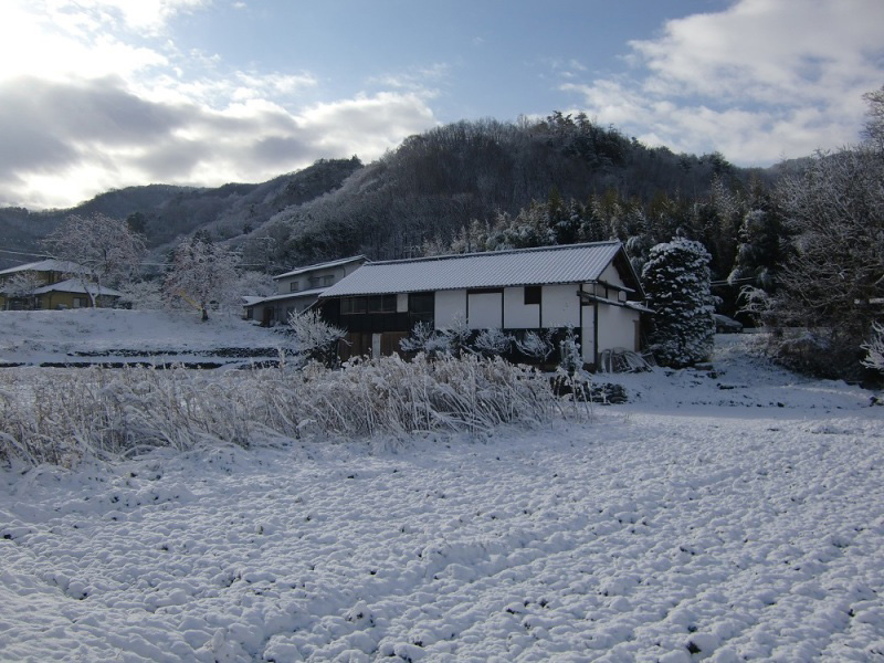 雪に囲まれる上田の景色