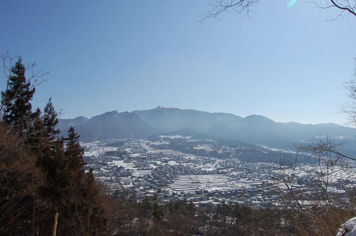 砥石城から烏帽子岳方向の眺め